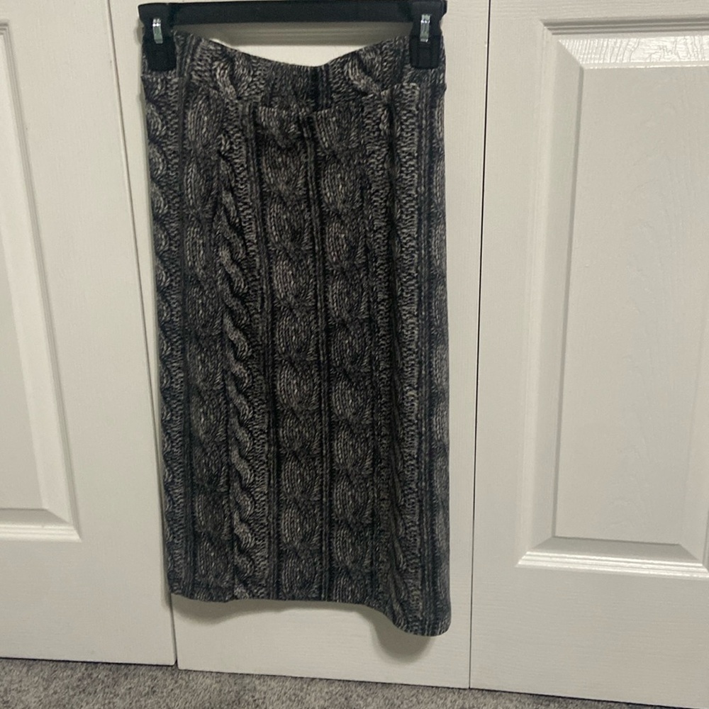 NWT knit material skirt